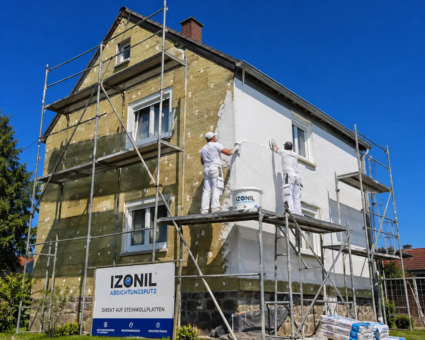 IZONIL Fassadendämmung – direkt auf Steinwollplatten